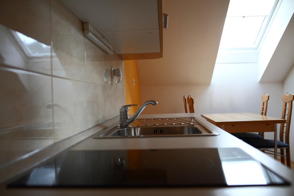 Apartments At Gostilna Martin Trbovlje Kamer foto